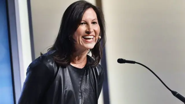 Barbie markasının başkan yardımcısı Lisa McKnight