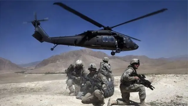 లాక్‌హీడ్ మార్టిన్ కంపెనీ, బ్లాక్‌హాక్ హెలికాప్టర్లను తయారు చేస్తుంది.