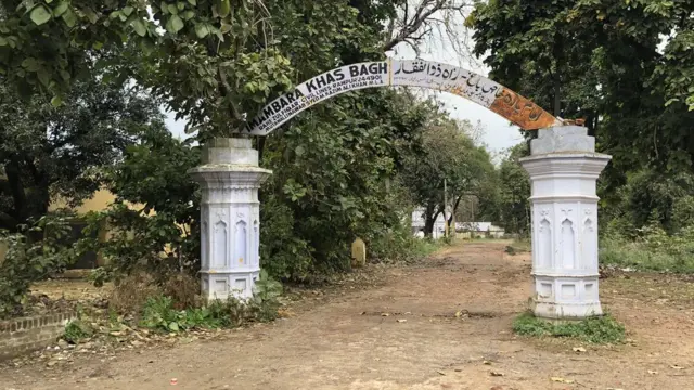 ख़ासबाग महल का द्वार