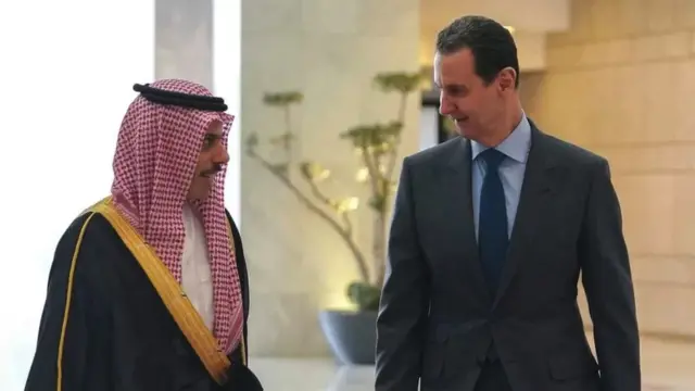 Саудия Ташқи ишлар вазири Шаҳзода Файзал бин Фарҳан ўтган ой Дамашқда Ассад билан кўришди.