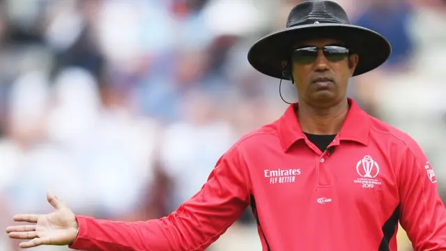 அம்பயர் தர்மசேனா : "ஓவர் த்ரோவிற்கு 6 ரன்கள் கொடுத்தது தவறு தான்"