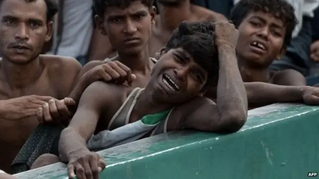 Muslimiinta Rohingya waxaa Myanmar looga arkaan dad si sharcidaro ah dalkaasi ku jooga