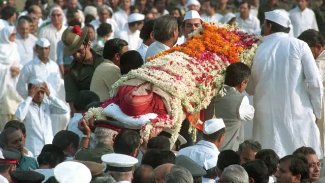 इंदिरा गांधी का पार्थिव शरीर