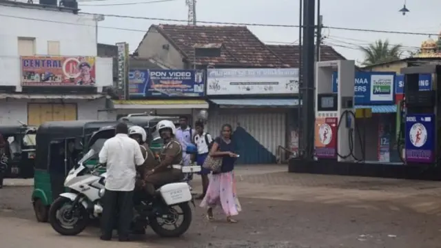 හර්තාලය පවතිද්දී පොලිසිය මුර සංචාරයේ