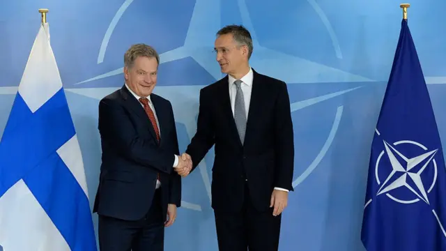 El presidente de Finlandia, Sauli Niinisto, junto al secretaria general de la OTAN, Jens Stoltenberg.