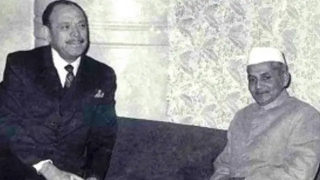 તાશકંદમાં પાકિસ્તાનના રાષ્ટ્રપ્રમુખ જનરલ અયૂબ ખાન અને લાલબહાદુર શાસ્ત્રી