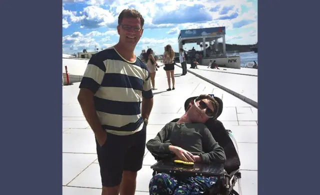 Padre e hijo - Robert y Mats en Oslo en julio de 2012.