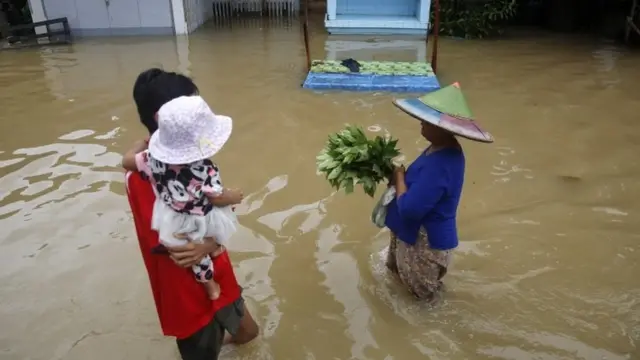 ကရင်ပြည်နယ် ဘားအံမြို့နယ်အတွင်း ဇူလိုင်လရေ ကြီးခဲ့စဉ်။