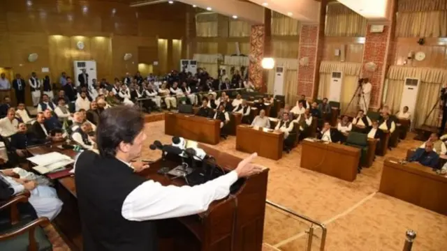 پاکستان لومړی وزیر عمران خان وايي، 'د هند لوټې ځواب به په تیږه ورکړو'