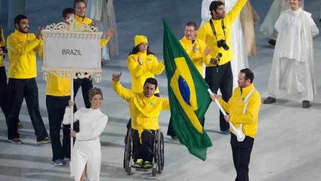 Andre foi o porta-bandeira do Brasil nos Jogosvalor máximo de saque sportingbetinvernovalor máximo de saque sportingbetSochi