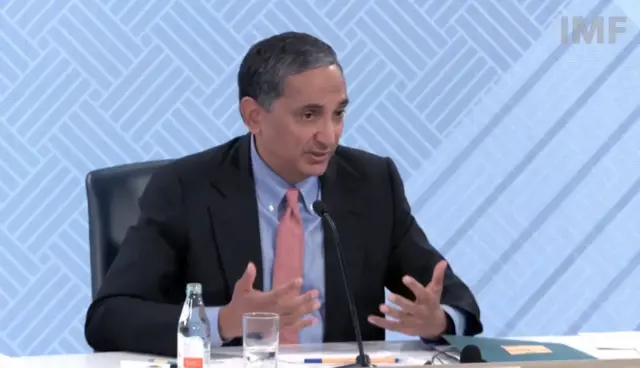 ওয়াশিংটনে প্রেস ব্রিফিংয়ে সাংবাদিকদের বিভিন্ন প্রশ্নের জবাব দেন আইএমএফের এশিয়া ও প্রশান্ত মহাসাগরীয় অঞ্চলের পরিচালক কৃষ্ণা শ্রীনিবাসন