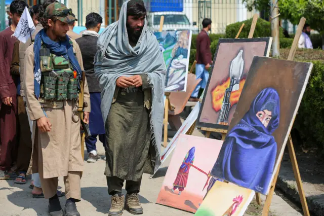 طالبان بعد از استقرار مجدد در افغانستان محدویت‌های زیادی را برای زنان وضع کرده است،