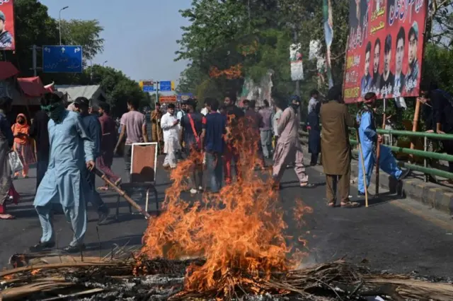 जब बीते 9 मई को इमरान ख़ान को गिरफ़्तार किया गया था तो हिंसक विरोध प्रदर्शन शुरू हो गए थे.