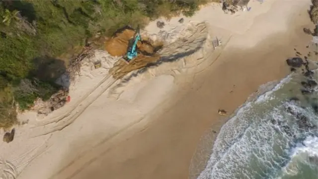 নিউ সাউথ ওয়েলসের নোবি সৈকতে চলছে কবর খনণের কাজ