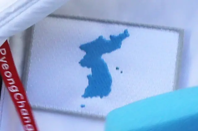 여자 아이스하키 남북단일팀 단복에 패치로 부착된 '독도 한반도기'
