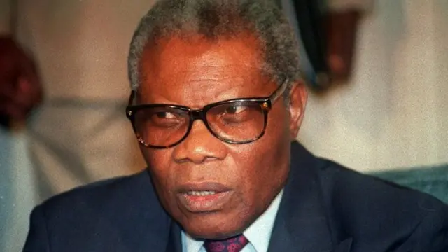 Pascal Lissouba yahiritswe ku butegetsi yari yagiyeho mu matora, ahita ahunga.