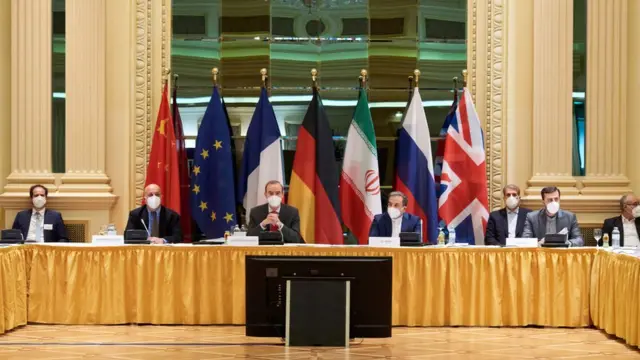 به رغم اینکه این مذاکرات برای بازگشت آمریکا به برجام برگزار شد، اما ایران با حضور نماینده آمریکا در مذاکرات مخالفت کرد