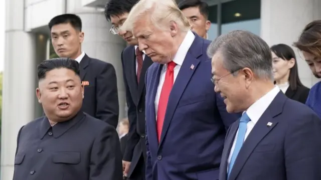 अमरीकी राष्ट्रपति डोनल्ड ट्रंप और उत्तर कोरिया के नेता किम जोंग उन.