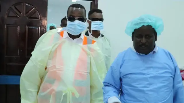 Gudoomiyaha Gobolka Banaadir, Cumar Filish oo booqday dhaawaca yaalla cisbitaal Madiina