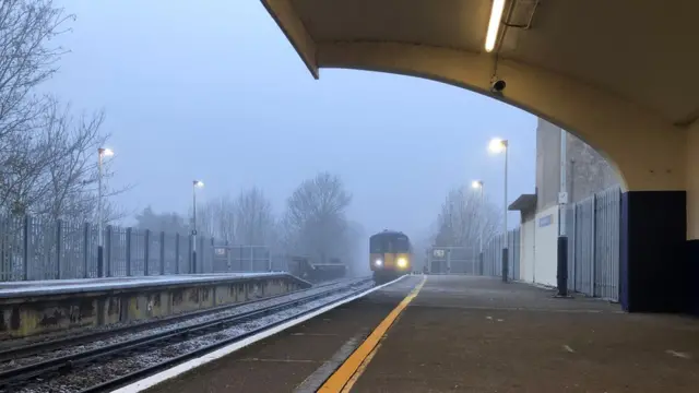 Stasiun Malden Manor