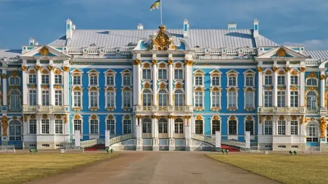 غرفة الكهرمان التي أعيد بناؤها مؤخرا في قصر كاثرين