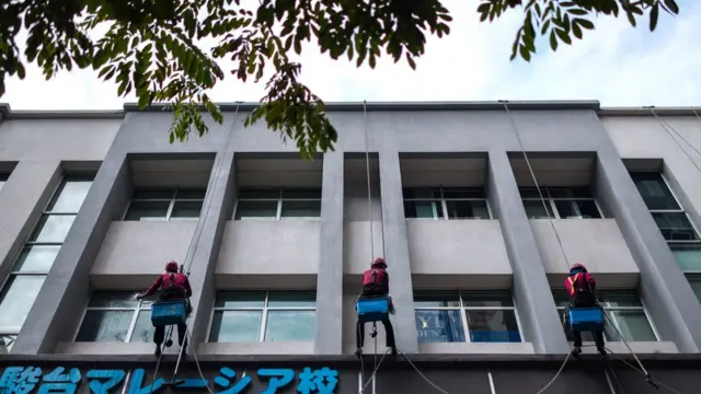 Pembersihan gedung di Malaysia