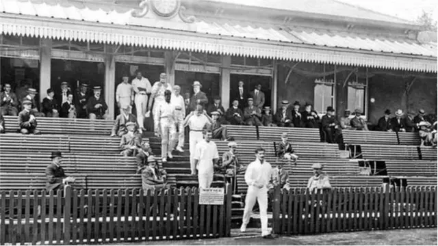 1911 भारतीय संघ ससेक्स काऊंटी क्रिकेट क्लबविरोधात खेळला होता