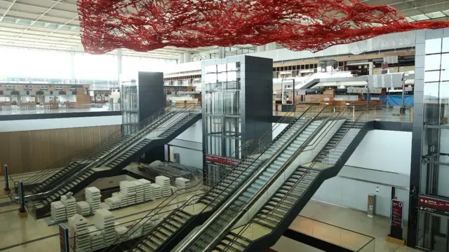 Unutrašnjost aerodromske zgrade