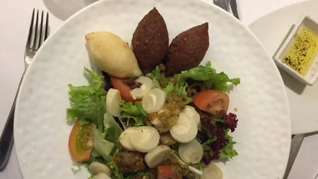 Ensalada con Carimañola