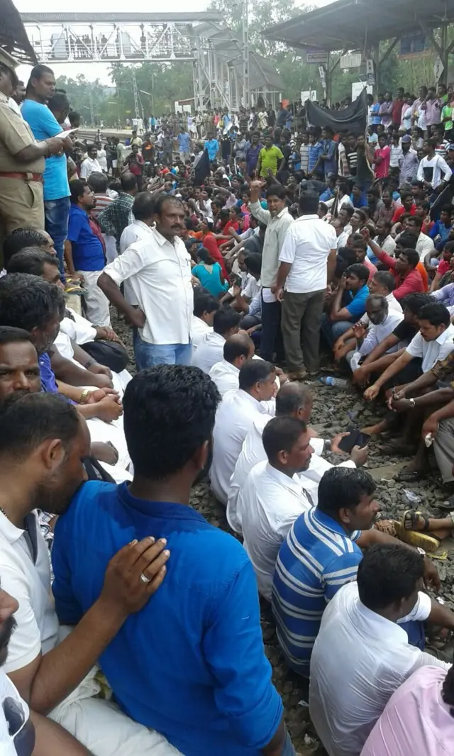 ரயில் மறியல் போராட்டம்.