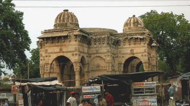 સિકંદર ખાનના રોજાની તસવીર