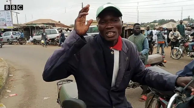 Aworan Ọbaloluwa lori ọkada rẹ