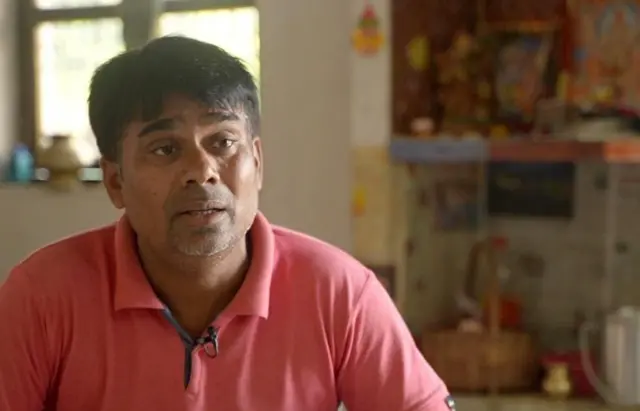 बनारस के एक मदरसा के मॉडर्न टीचर विनोद मौर्य. 