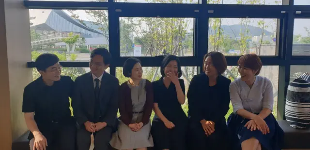 정부 코로나19 브리핑 수어 통역사 6인방