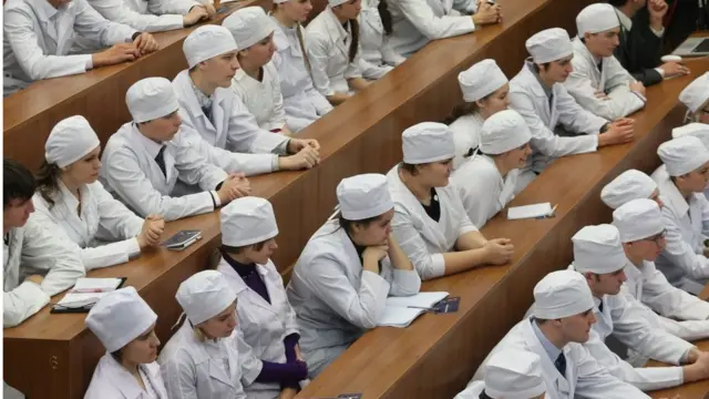 Студенти-медики на лекції