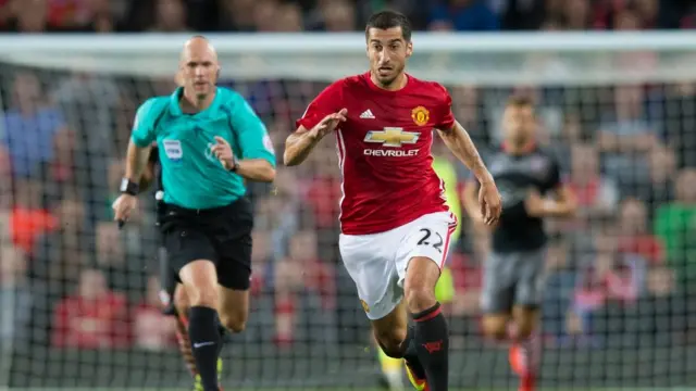 وسط الملعب الأرميني هنريخ مخيتاريان