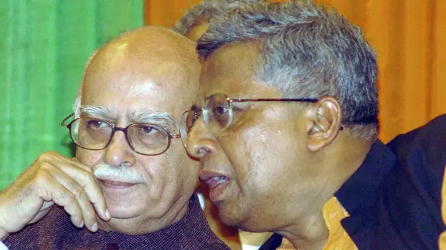 বিজেপি নেতা লালকৃষ্ণ আদভানির সঙ্গে তথাগত রায়
