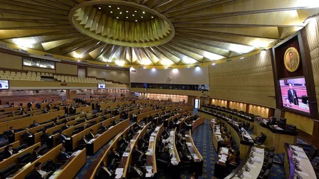 ทหาร 143 นาย ได้เข้าไปเป็นสมาชิกสภานิติบัญญัติแห่งชาติ (สนช.) จากที่นั่งทั้งหมด 250 ที่นั่ง