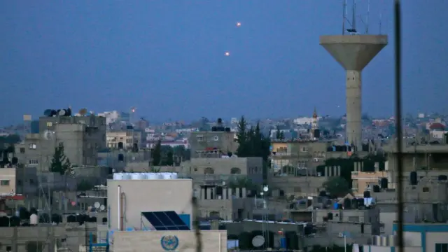 صواريخ أطلقت من غزة على إسرائيل