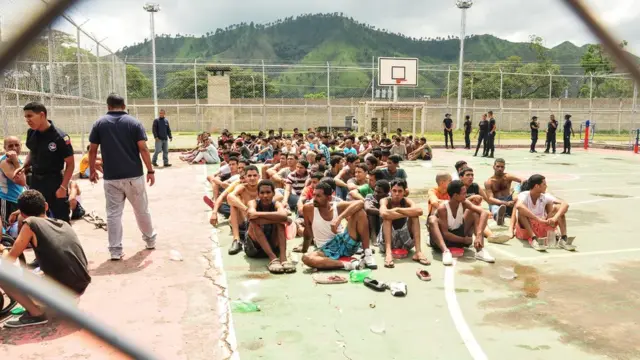 Presos en una de las canchas de juego de la PGV