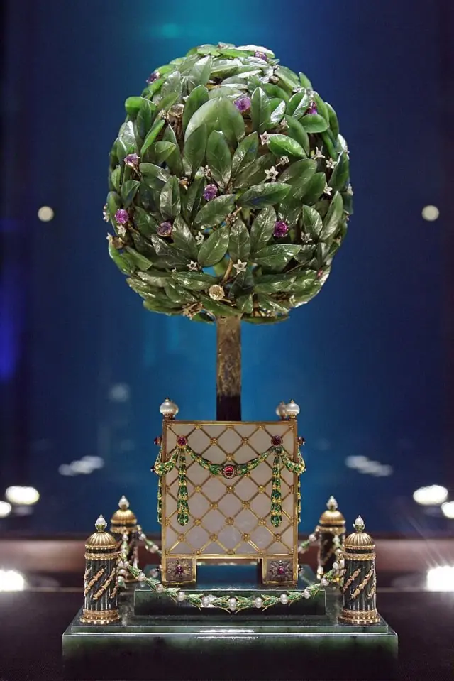 "Árvorebet12 falcãoLouro", um dos ovos criados por Fabergé, que está no Museubet12 falcãoSão Petersburgo, Rússia