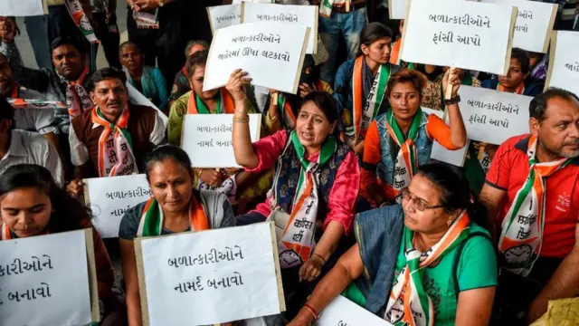 બળાત્કારીઓ સામે વિરોધ