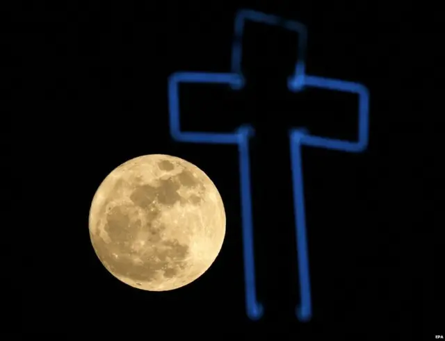 સુપરમૂનની તસવીર