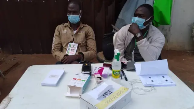 Election officials dey wait for pipo to come vote