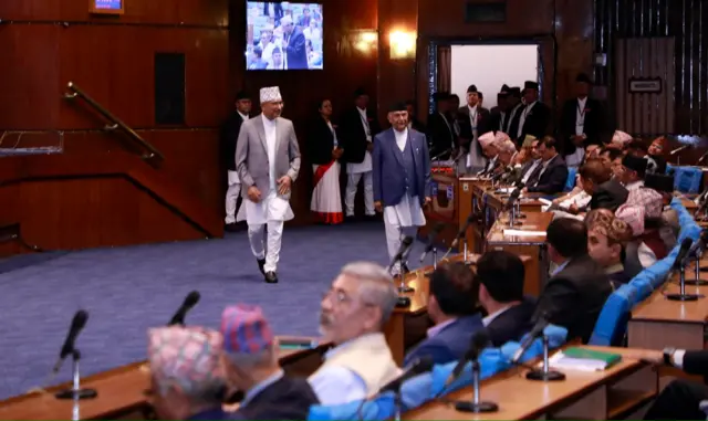 संसद्‌मा केपी ओली