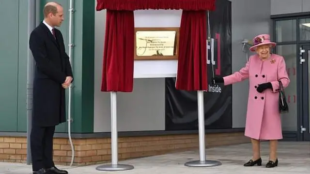 Королева и принц Уильям