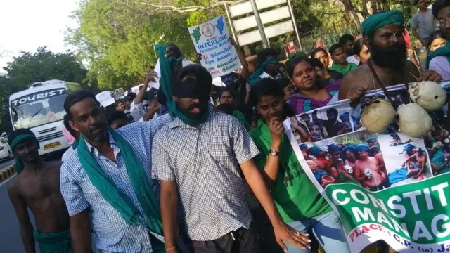 டெல்லியில் தமிழக விவசாயிகள் போராட்டம்