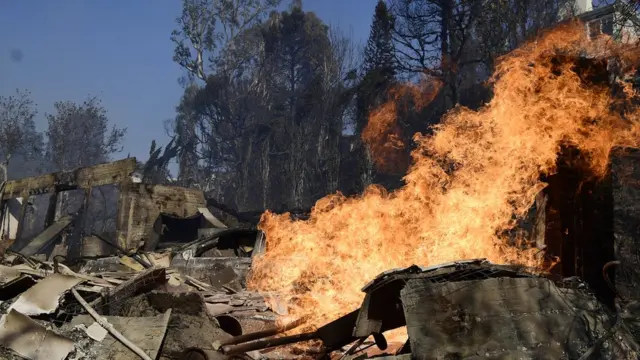Incendio Skirball en Bel Air, Los Ángeles