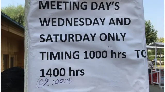 सेंटॉर होटल के बाहर दी गई जानकारी