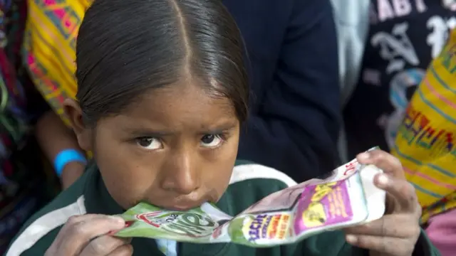 El país importa leche en polvo para comunidades marginadas.